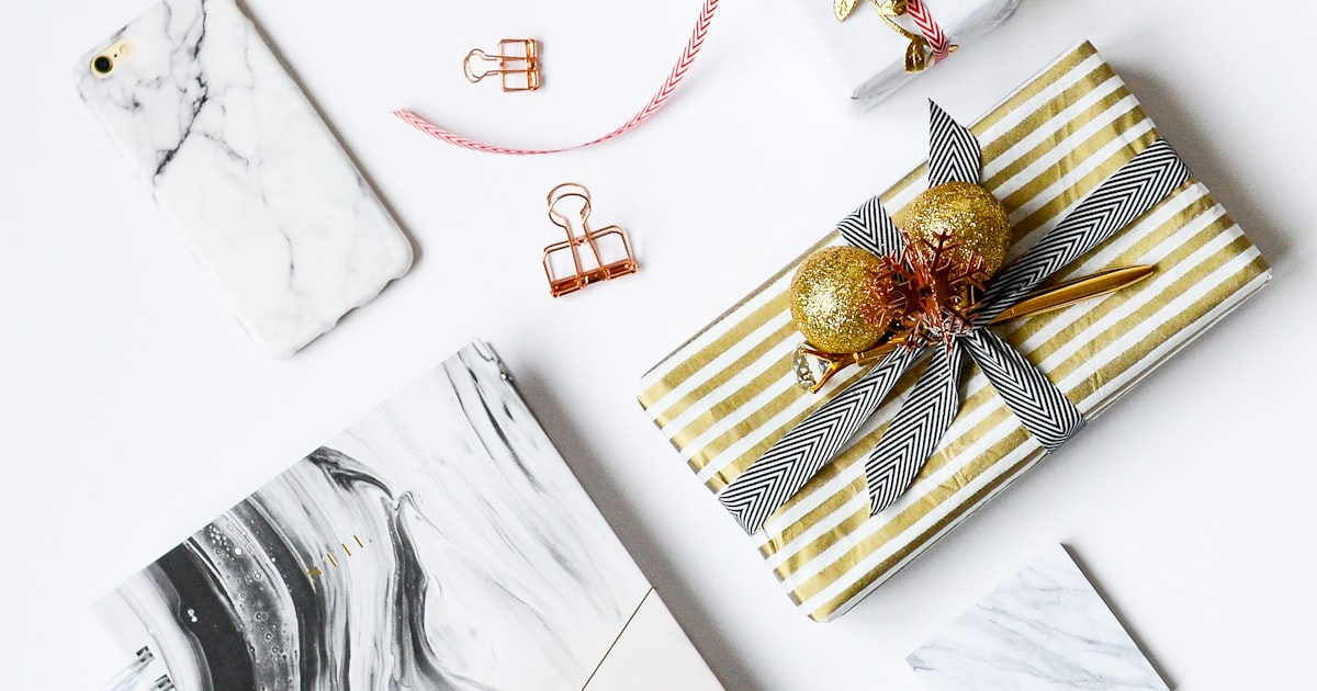 How to Build a Christmas Budget Before the Holidays Start — cover image