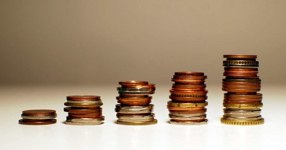 How to Set Savings Goals You'll Actually Reach — cover image