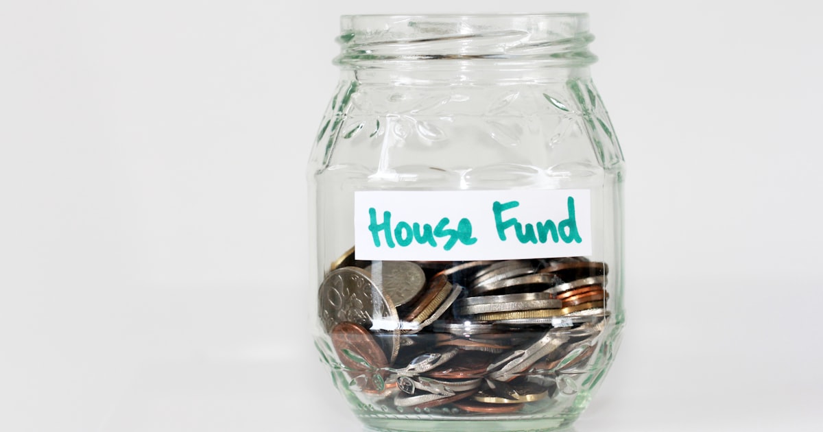 Short-Term vs Long-Term Financial Goals: How to Balance Both — cover image